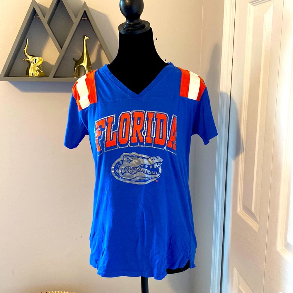 Ladies Florida Gators Blue Tshirt, Size Large, EUC, gently worn, no defects